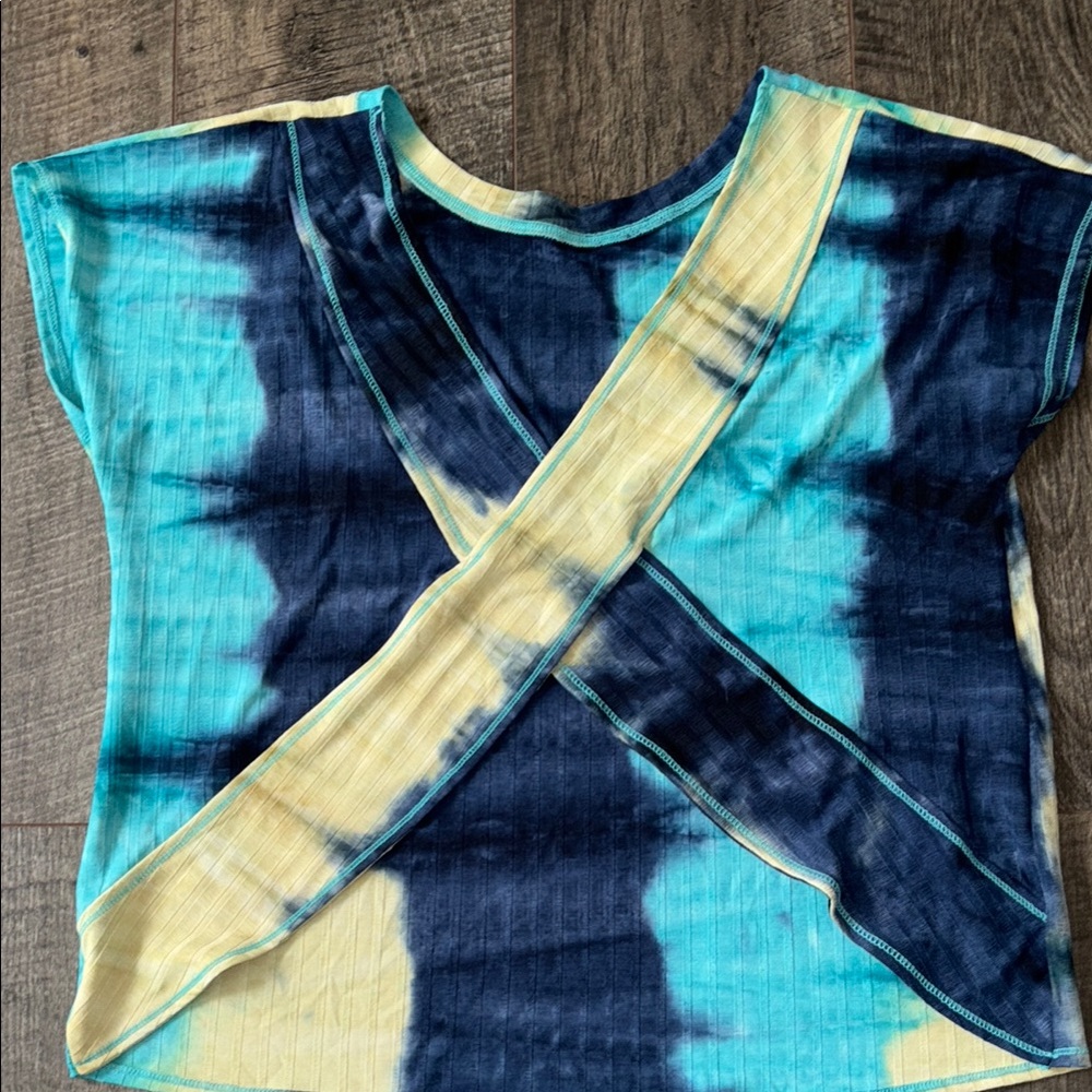💜💜 Sew in Love Tie-Dye Blue and Yellow Cross Back Top - Picture 3 of 4